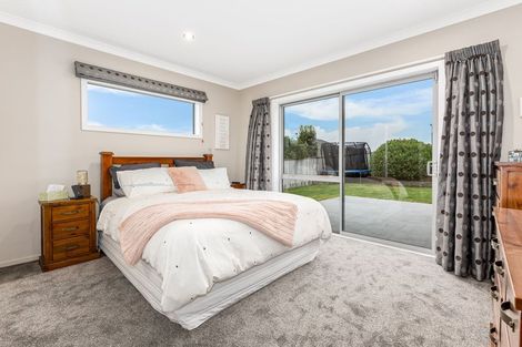 Photo of property in 4 Peel Lane, Aotea, Porirua, 5024