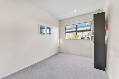 Photo of property in 2/79 Schnapper Rock Road, Schnapper Rock, Auckland, 0632