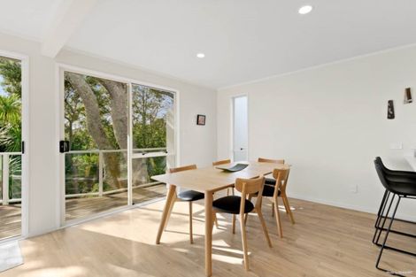 Photo of property in 27 Mcmillan Place, Mellons Bay, Auckland, 2014