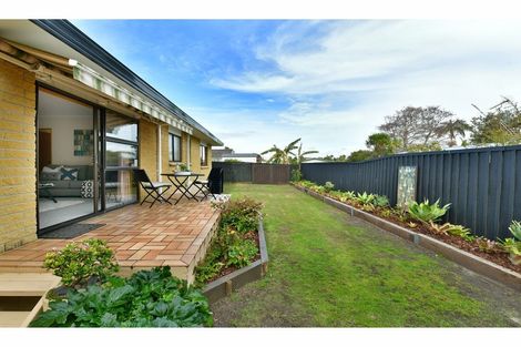 Photo of property in 2/208 Centreway Road, Orewa, 0931
