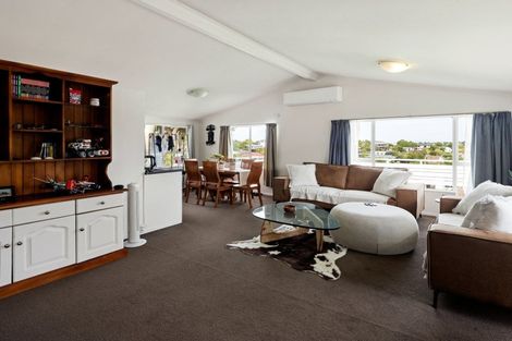 Photo of property in 28 Rothesay Place, Dinsdale, Hamilton, 3204