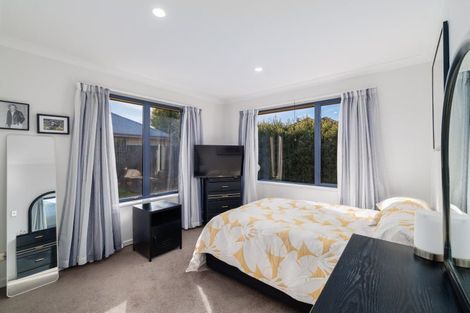 Photo of property in 24 Foresters Crescent, Parklands, Christchurch, 8083