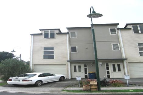 Photo of property in 2 Verdale Circle, Glen Eden, Auckland, 0602