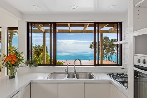 Photo of property in 6 Cliff Road, Torbay, Auckland, 0630