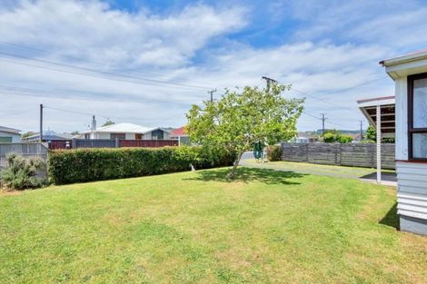 Photo of property in 17 Cameron Street, Papakura, 2110