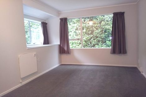 Photo of property in 5a Robert Street, Newlands, Wellington, 6037