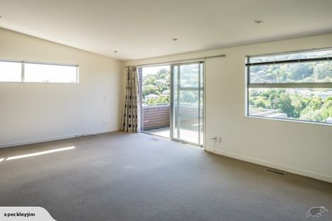 Photo of property in 51 Tiketike Way, Brooklyn, Wellington, 6021