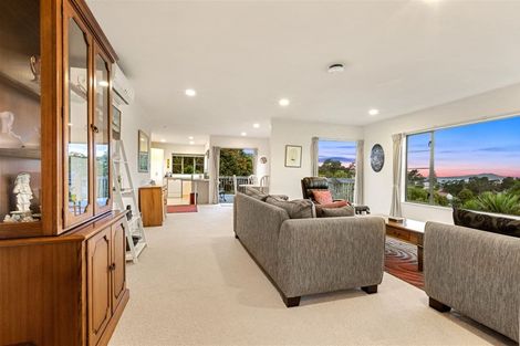 Photo of property in 2/84 Carlisle Road, Browns Bay, Auckland, 0632