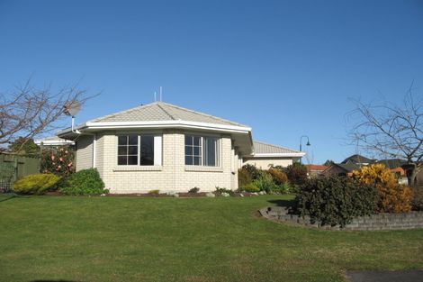 Photo of property in 2 Burleigh Place, Rototuna, Hamilton, 3210