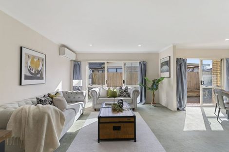 Photo of property in 13 Montilla Place, Manurewa, Auckland, 2102