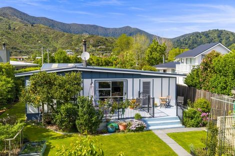 Photo of property in 24 Beach Road, Waikawa, Picton, 7220