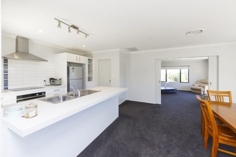 Photo of property in 20 La Lena Grove, Fitzherbert, Palmerston North, 4410