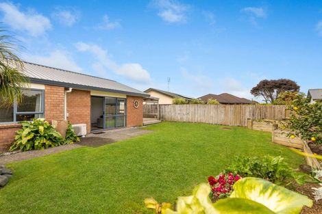 Photo of property in 16 O'sullivan Place, Waiuku, 2123