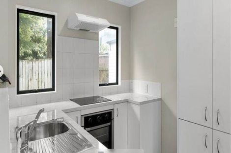 Photo of property in 99 Kemp Road, Massey, Auckland, 0614