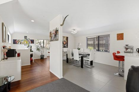 Photo of property in 2/64 Langana Avenue, Browns Bay, Auckland, 0630