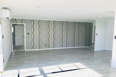 Photo of property in 66 De Havilland Drive, Goodwood Heights, Auckland, 2105