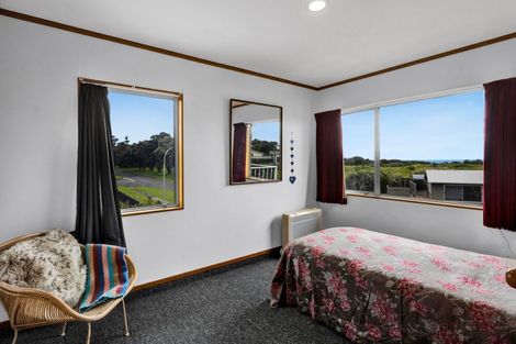 Photo of property in 11 Dieffenbach Street, Opunake, 4616