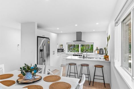 Photo of property in 103 Station Road, Kumeu, 0891