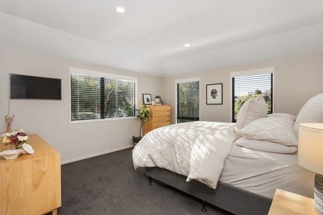 Photo of property in 28 Highcrest Heights, Westmorland, Christchurch, 8025