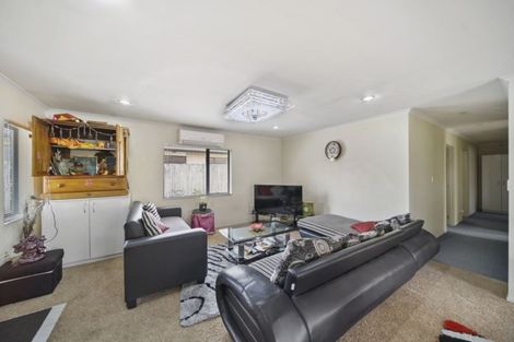 Photo of property in 8 Maadi Place, Papakura, 2110