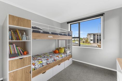 Photo of property in 14 Discovery Place, Marfell, New Plymouth, 4310
