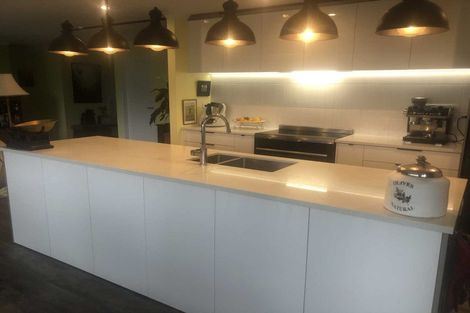 Photo of property in 2 Te Ara Karoiroa Road, Hurford, New Plymouth, 4374