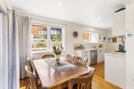 Photo of property in 32 Windy Ridge Road, Glenfield, Auckland, 0629