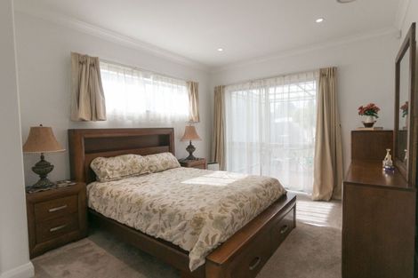 Photo of property in 69 Bordeaux Parade, Te Atatu South, Auckland, 0610