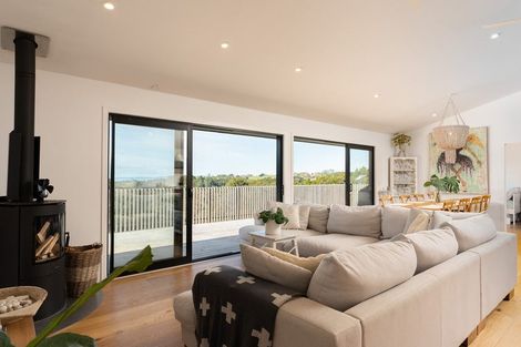 Photo of property in 21 Ngapuke Lane, Parua Bay, Onerahi, 0192