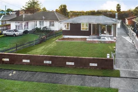 Photo of property in 525 Massey Road, Mangere, Auckland, 2022