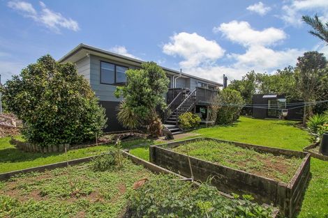 Photo of property in 3 Stella Drive, Clarks Beach, 2122