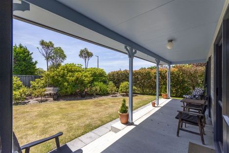 Photo of property in 5 Allin Drive, Waikuku Beach, 7402