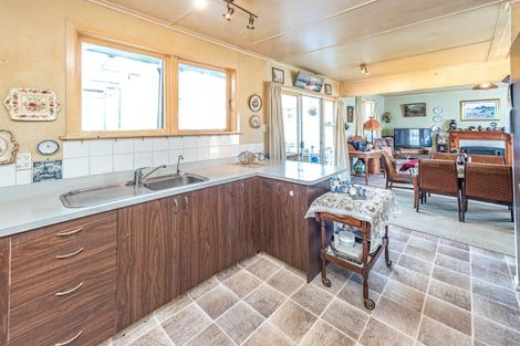 Photo of property in 23 Gloag Street, Waverley, 4510