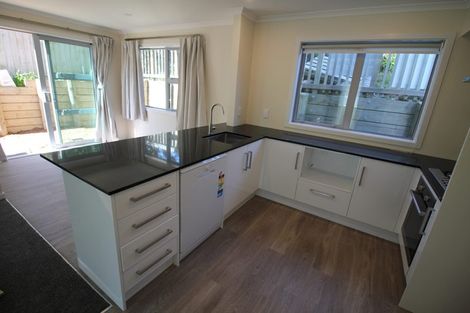 Photo of property in 13 Warrington Grove, Newlands, Wellington, 6037