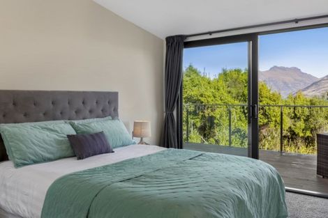 Photo of property in 34 Cedar Drive, Kelvin Heights, Queenstown, 9300