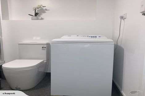 Photo of property in 111 Pupuke Road, Northcote, Auckland, 0627