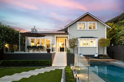 Photo of property in 15 Nikau Street, Eastbourne, Lower Hutt, 5013