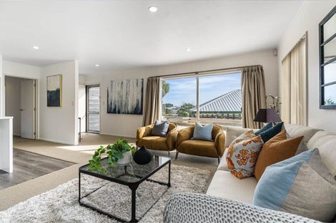 Photo of property in 13 Altair Place, Windsor Park, Auckland, 0632