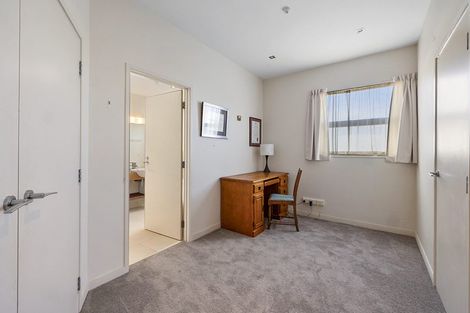 Photo of property in Quarterdeck, 6/4 Buller Street, New Plymouth, 4310