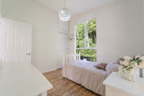 Photo of property in 5 Fairmount Road, Titirangi, Auckland, 0604