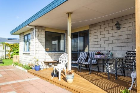 Photo of property in 32 Dillon Drive, Bell Block, New Plymouth, 4312