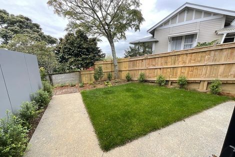 Photo of property in 30a Waiwaka Terrace, Strandon, New Plymouth, 4312