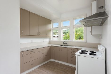 Photo of property in 16 Buller Street, Picton, 7220