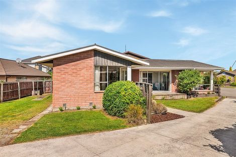 Photo of property in 6 Larkhill Place, Russley, Christchurch, 8042