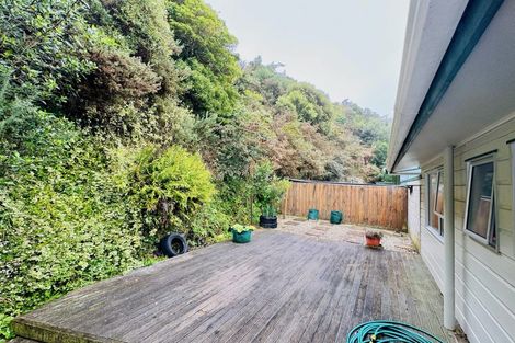 Photo of property in 17 Old Coach Road, Johnsonville, Wellington, 6037