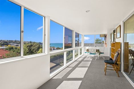 Photo of property in 2/12 Beechwood Road, Rothesay Bay, Auckland, 0630