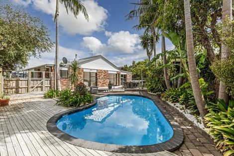 Photo of property in 557 Beach Road, Murrays Bay, Auckland, 0630