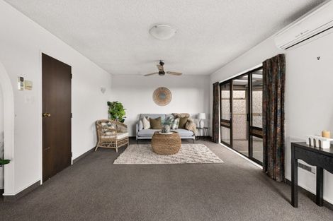 Photo of property in 1/34 Busby Hill, Havelock North, 4130