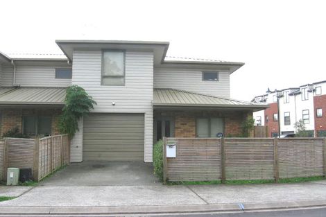 Photo of property in 17 Verdale Circle, Glen Eden, Auckland, 0602