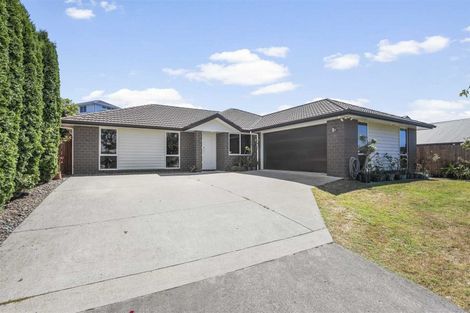 Photo of property in 64 Farnborough Drive, Grandview Heights, Hamilton, 3200